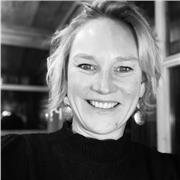 Professeure de yoga diplômée , donne cours particuliers , tous niveaux sur Chambery et alentour , avec une vraie passion et une joie de vivre